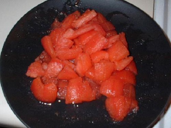 нарежем томаты