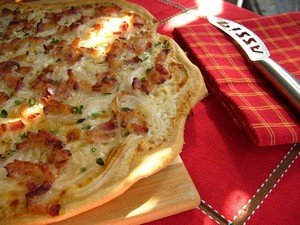 Фламмкухен - хрустящая пицца с салом и луком