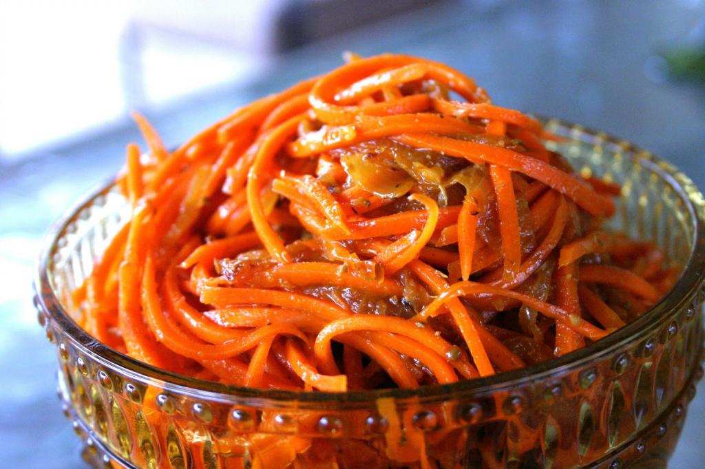 Корейская морковка с луком