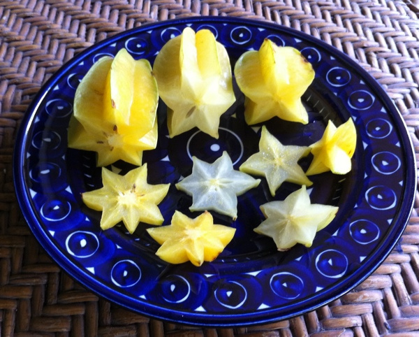 Экзотические блюда: звёзды из фруктов