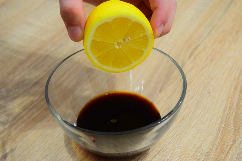 Выдавливаем сок половинки лимона видео, еда, своими руками