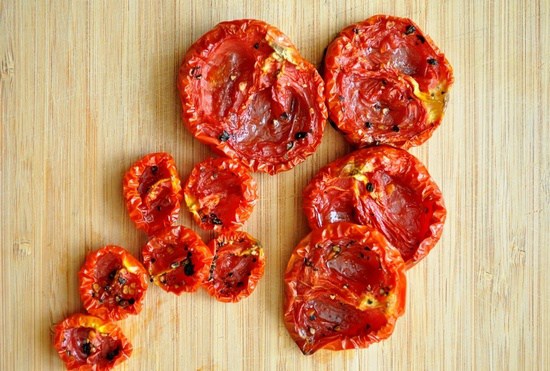 Вяленые помидоры: с чем едят, куда добавить и как приготовить их в домашних условиях