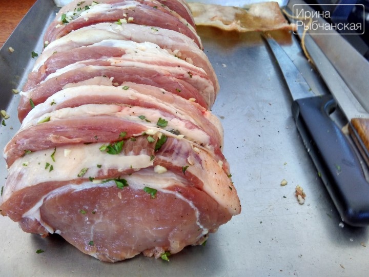Как приготовить нежный свиной карбонат в духовке без ритуальных танцев у плиты?