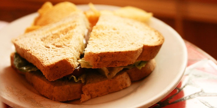 Бутерброд по-американски на пикник