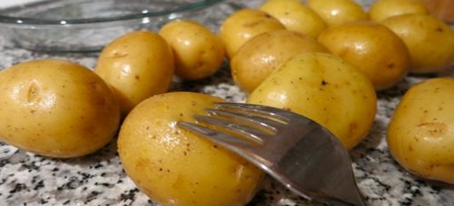картошка в мундире в микроволновке
