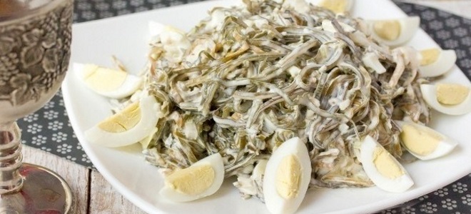салат с морской капустой и яйцом – рецепт