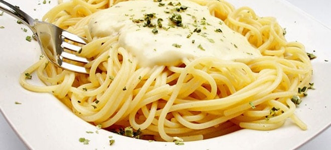 Спагетти с сырным соусом