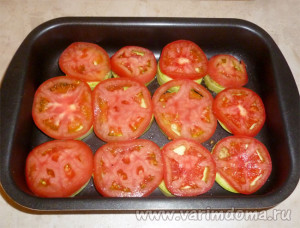 Кабачки с помидорами запеченные под сыром