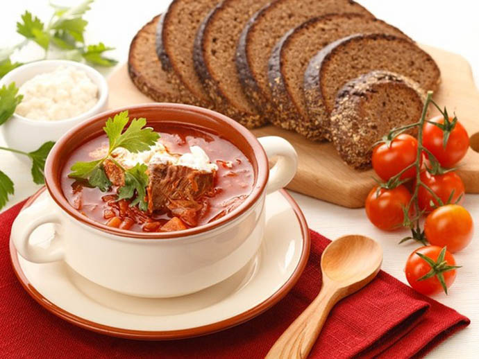 Украинский борщ – очень популярная не только в Украине, но и во многих других странах разновидность супа