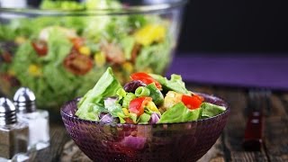Мексиканский салат с соусом из авокадо