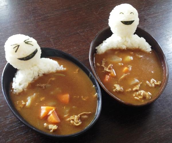 Рисовые человечки в супе. Фото с сайта boredpanda.com