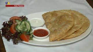 Национальные блюда в ресторане крымскотатарской кухни