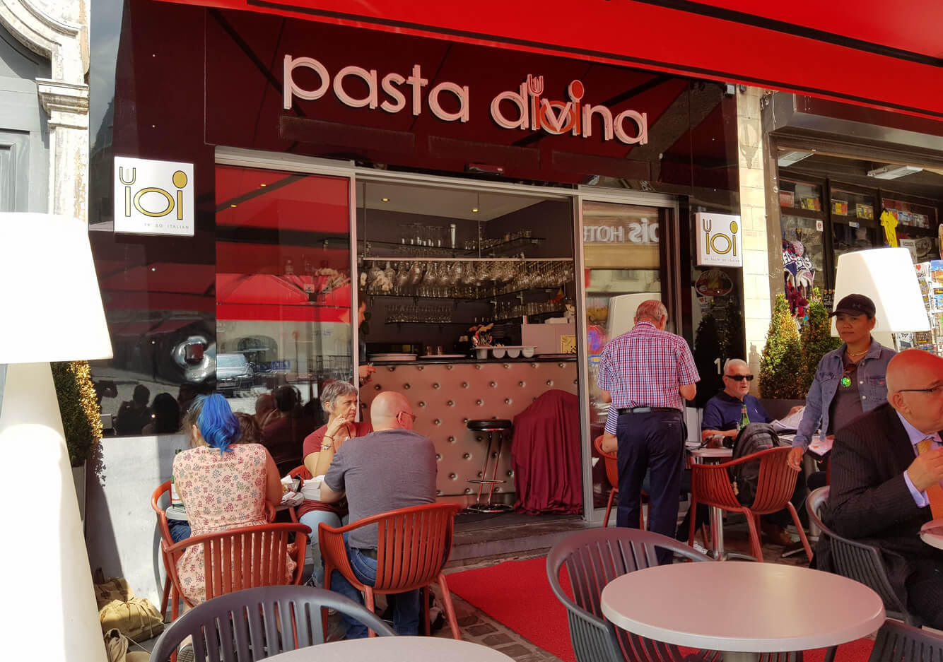 На летней площадке в ресторане Pasta Divina