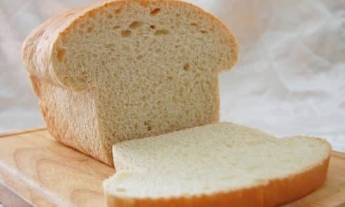 Хлеб для находящихся на диете берут белый, из муки высшего сорта, желательно вчерашней выпечки