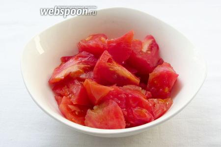 И после помидоры. Если нет сладких помидор, то их можно заменить небольшим количеством томатной пасты (1 ч. л.), но тогда нужно добавить равное количество сахара.