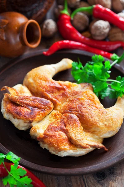 Жареный цыпленок — стоковое фото