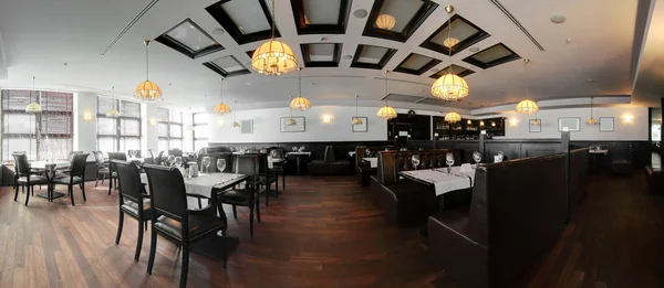 Красивый интерьер современного ресторана Лицензионные Стоковые Изображения