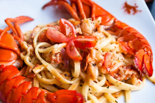 Макароны спагетти и омаров — стоковое фото