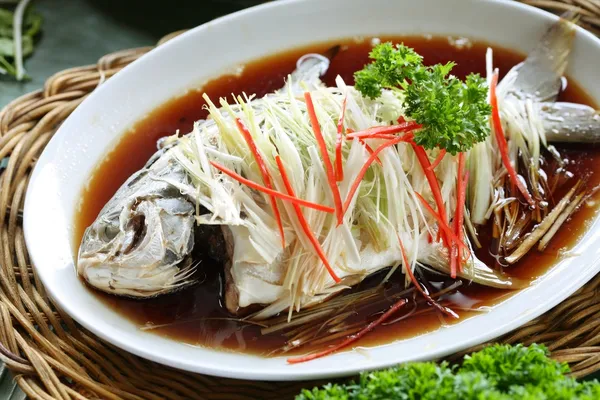 Китайский стиль пару рыбное блюдо — стоковое фото