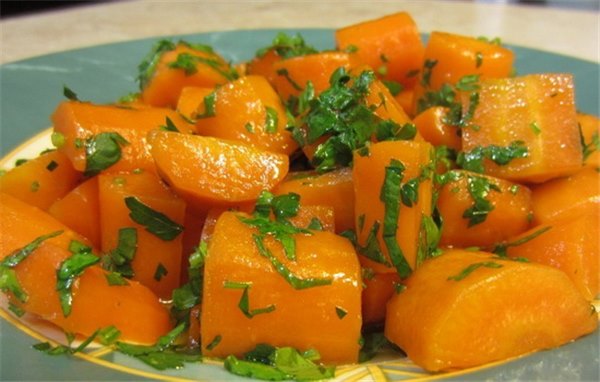 Тушеная морковь – яркий и полезный гарнир и участник многих блюд. Лучшие рецепты тушеной моркови и блюд с её участием