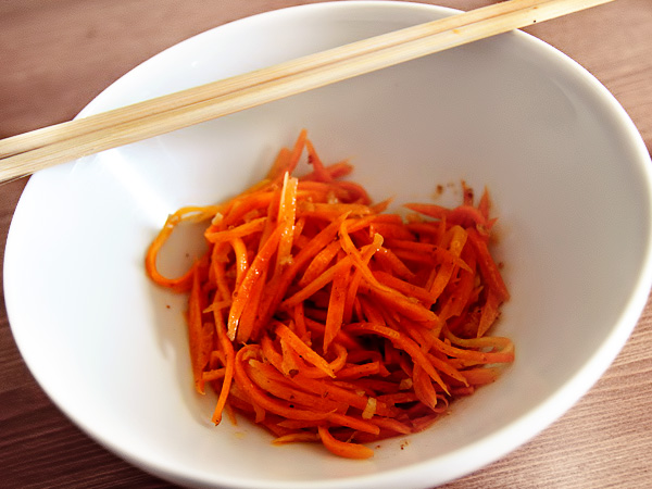 Как быстро приготовить морковь по-корейски 