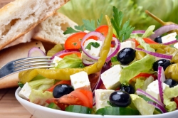 Витаминный салат с антоновкой и сельдереем