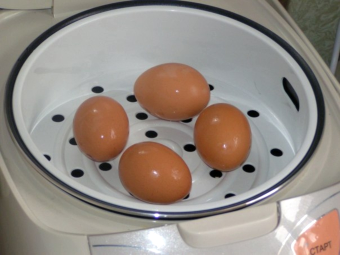 Варить яйца в мультиварке можно на режиме Приготовление на пару