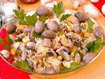 Что приготовить на День Рождения. Рецепт салата из квашеной капусты и маринованных грибов