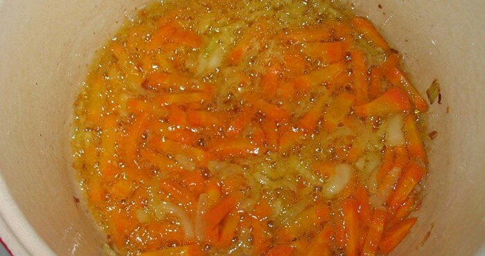 обжарка моркови с луком