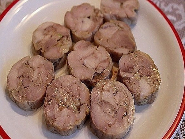 Невероятные блюда: колбаса из матки свинье