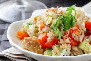 рыба с рисом и овощами