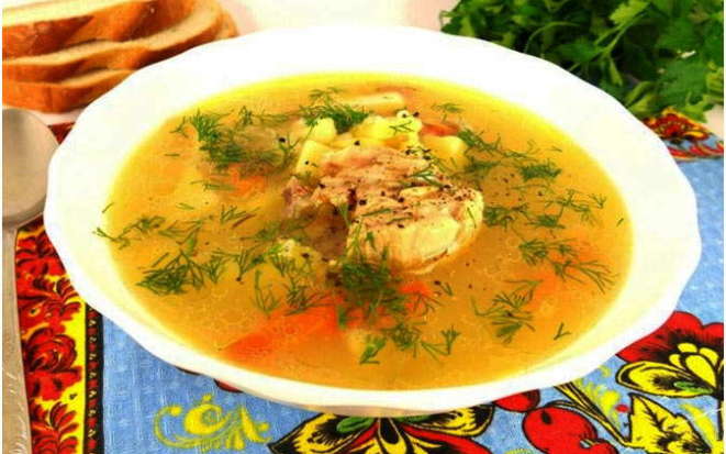 Аппетитный суп с куриным мясом и рисом в мультиварке