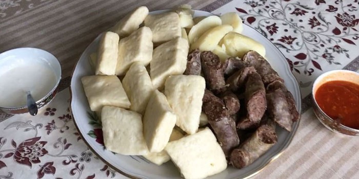 Аварский хинкал с мясом и соусами