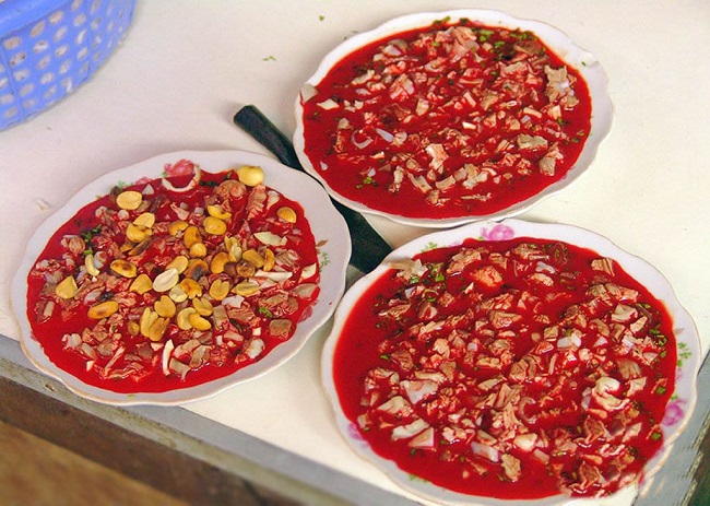 Традиционное первое блюдо Вьетнама - кровяной суп