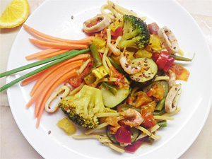 Салат из морепродуктов и замороженных овощей
