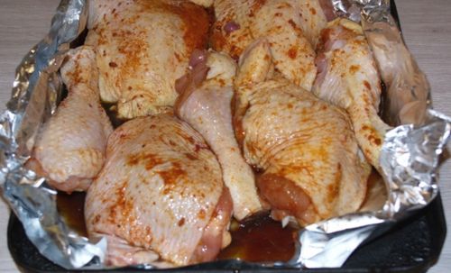 Приготовленная курица для запекания в фольге