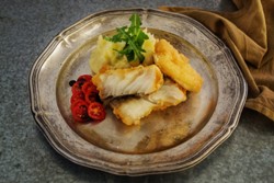 филе рыбы на тарелке