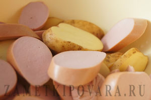 Картошка с сосисками в духовке