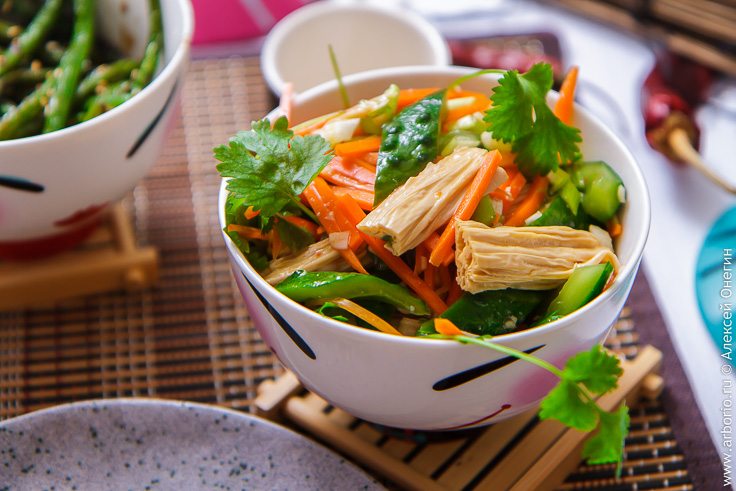 Китайский салат из соевой спаржи - фото