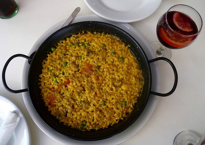 Паэлья в Каталонии, Испания (Paella in Catalonia, Spain)