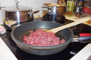 Мясо, тушенное с грибами - фото шаг 7