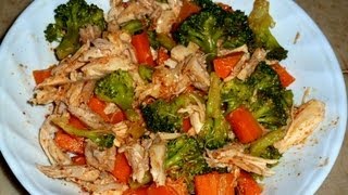 Диетический обед из курицы, брокколи и моркови