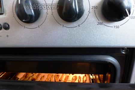 Ставим в духовку сушиться при 80-110°С, в режиме конвекция при открытой дверце. Проверяйте, а то сгорят.