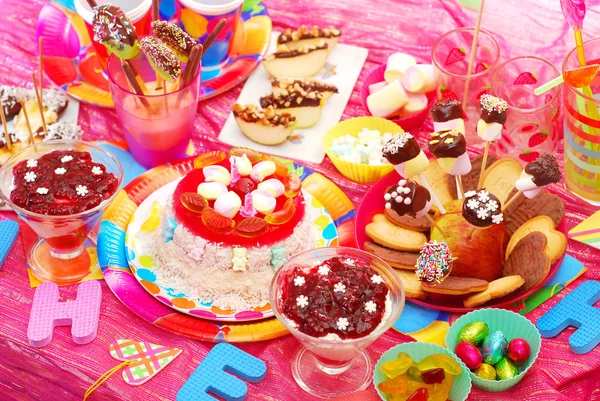Вечеринка по случаю дня рождения для детей — стоковое фото