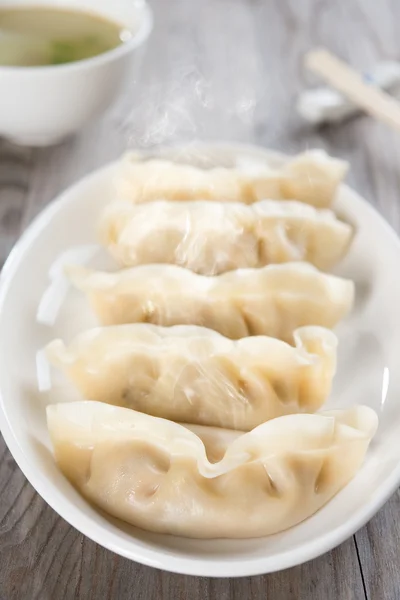 Азиатские китайская еда свежие пельмени — стоковое фото
