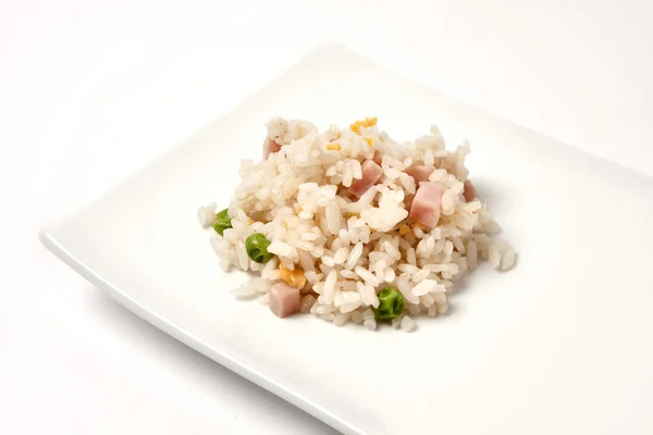 Китайский рис с овощами и яйцами — стоковое фото