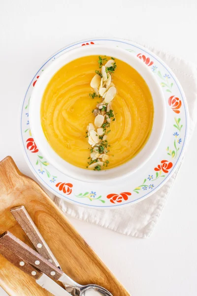 Крем-суп в тарелке — стоковое фото