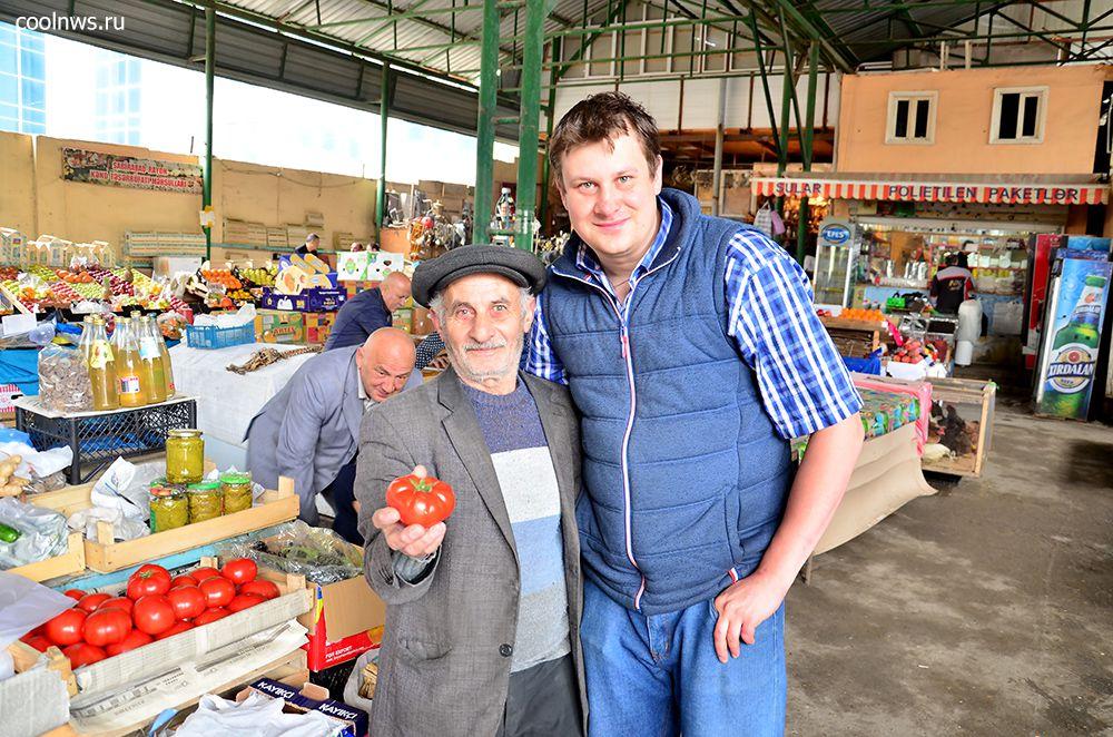 "Памидор вкусный, падхади пакупай"